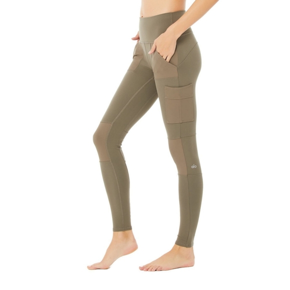 Alo Yoga High-Waist Cargo Legging in Olive - Picture 2 of 8